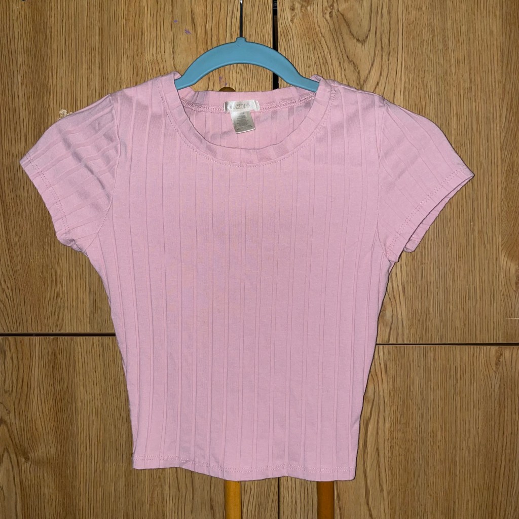 3 Outfits Using a Pink Crop Top