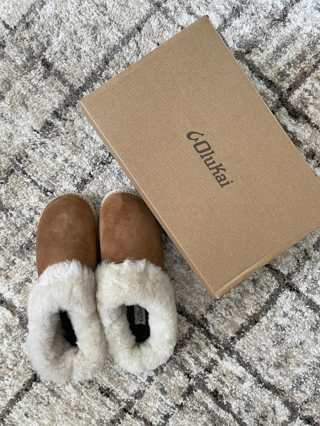 Fall Inspired Outfit Using OluKai&nbsp;Slippers